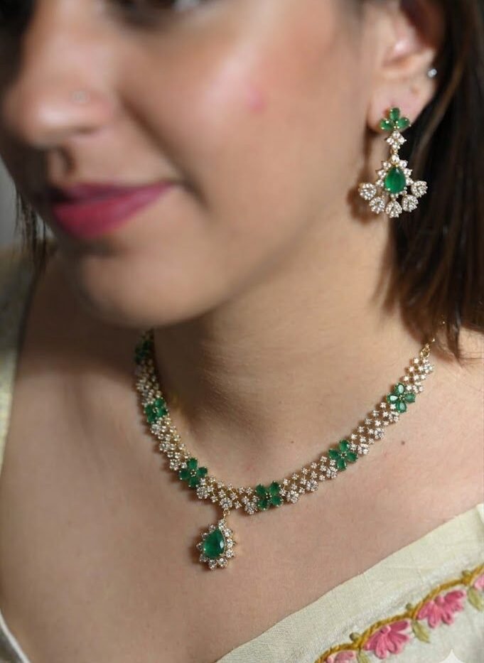 Royal Emerald Flower Necklace Set